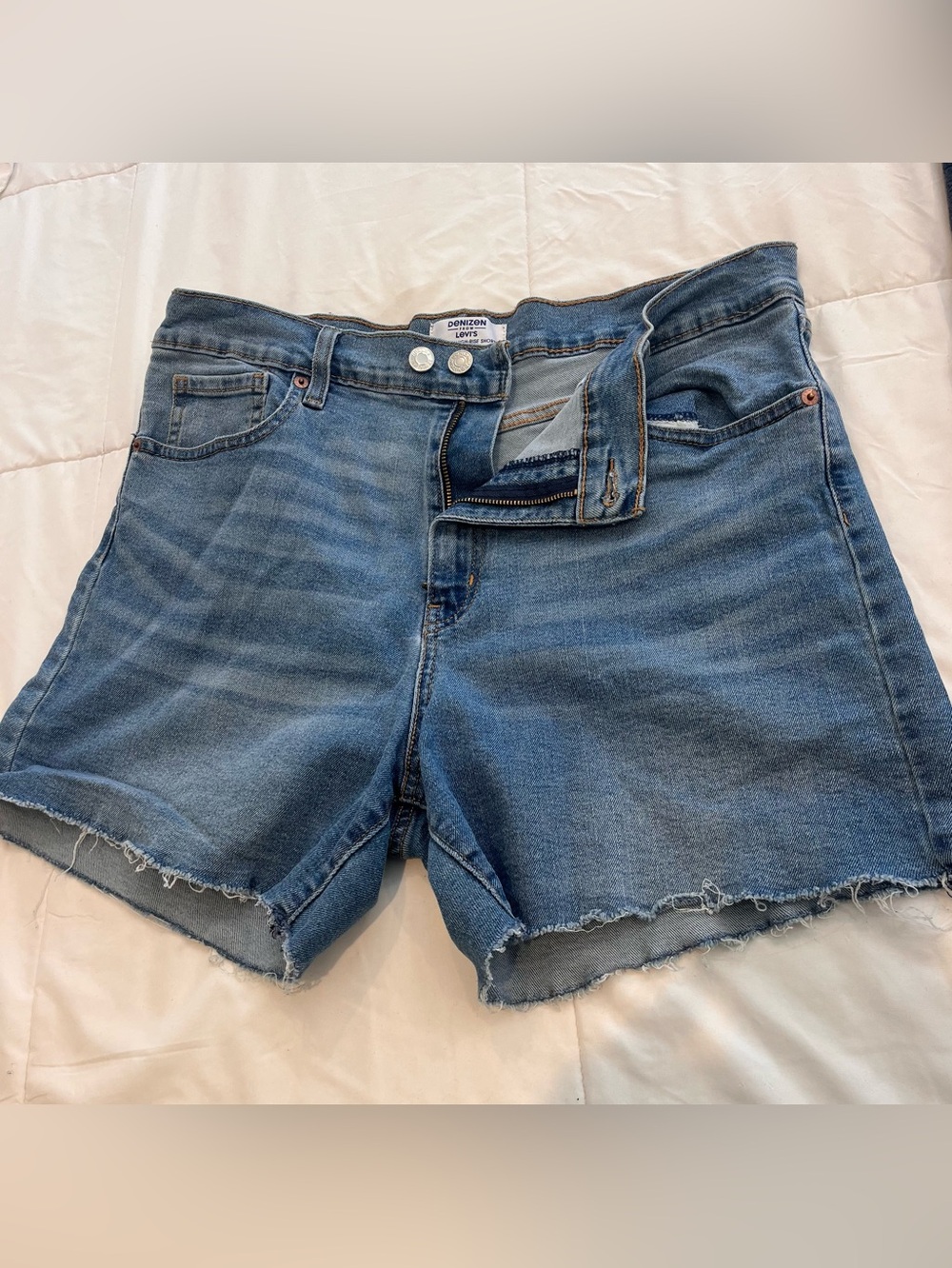 Levi’s Vintage High Rise Stretch Jean Shorts 14 Denizen 32 Raw Hem 2 Button Blue